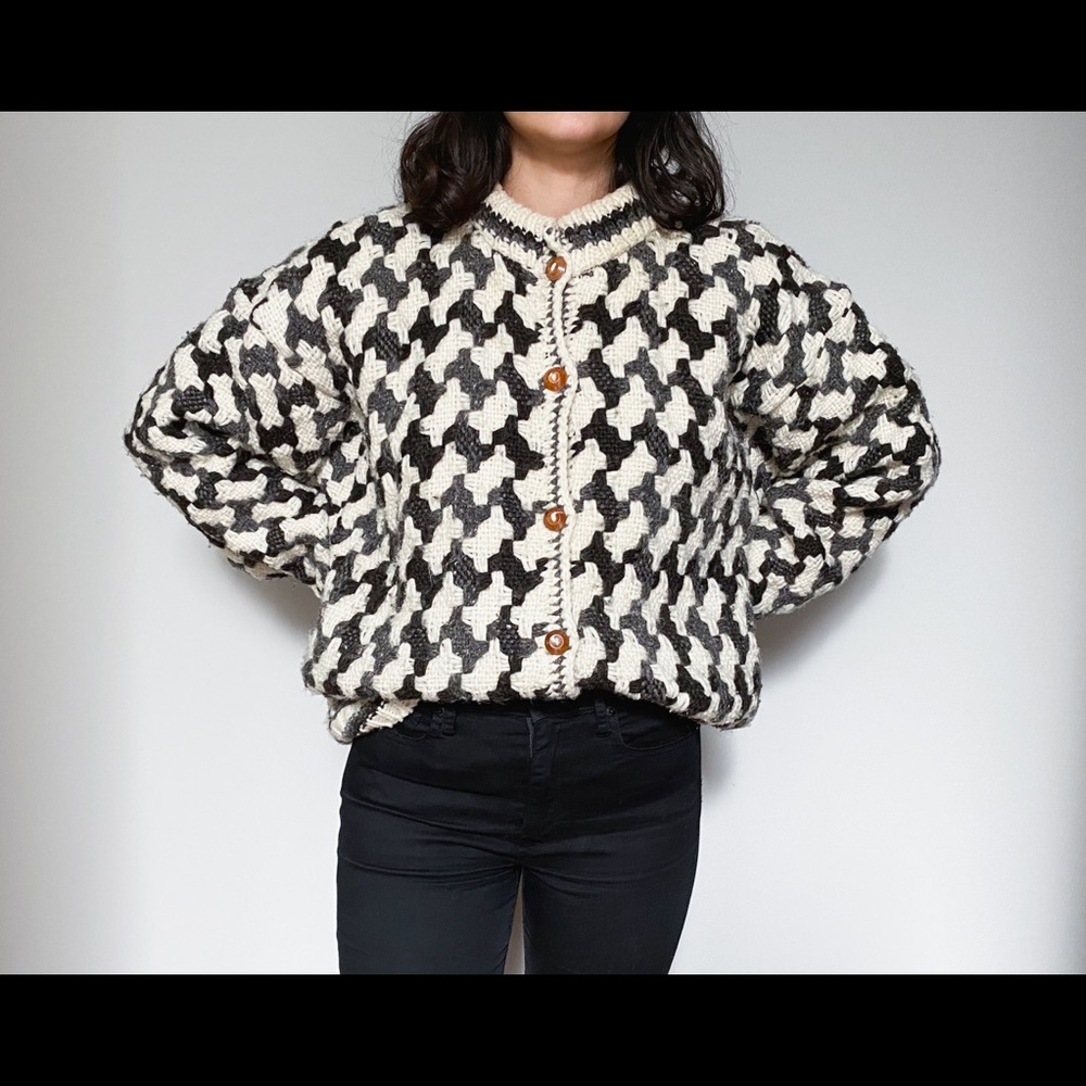 Vintage 80s houndstooth 100% wool cardigan sweater